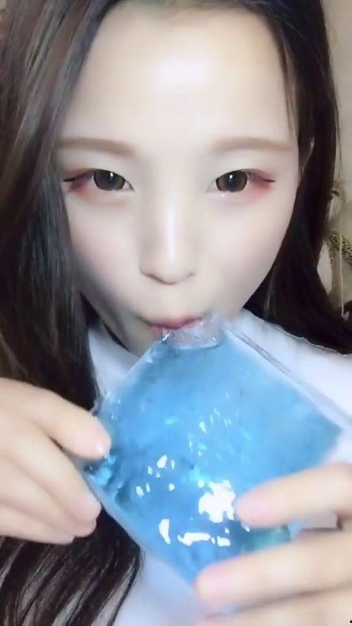 爱姐吃瓜可爱瞬间,萌态百出，笑料连连