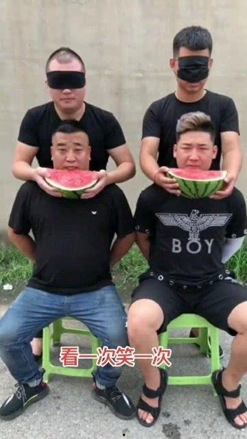 双人吃瓜挑战,双人吃瓜挑战，共享欢乐时光