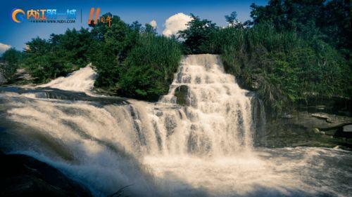 瀑布下吃瓜趣事,夏日清凉趣事一箩筐