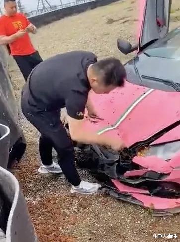 车祸吃瓜直播,吃瓜群众围观直播奇观