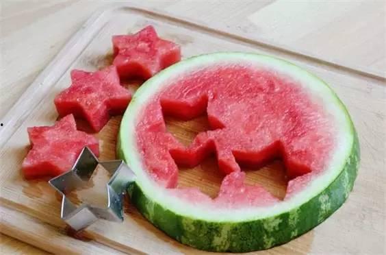在哪吃瓜怎么切呀,揭秘在哪吃瓜与如何切瓜的技巧