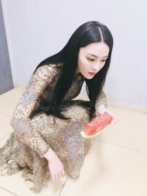 瑜伽吃瓜唐小米